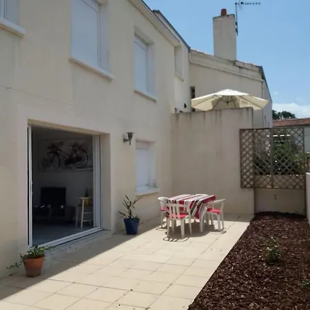 Appart 50metres Carre Avec Cour A 10 Mn Centre La Rochelle Puilboreau
