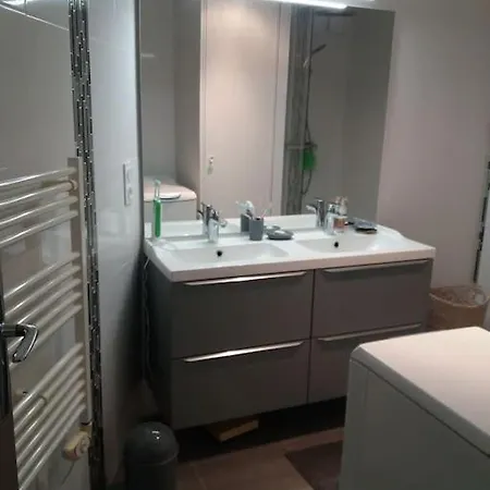 Appartement Appart 50metres Carre Avec Cour A 10 Mn Centre La Rochelle *