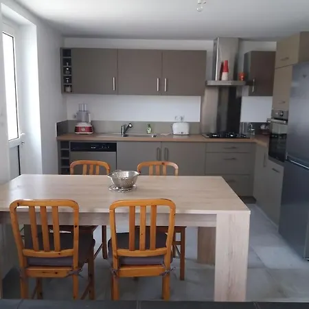 Appart 50metres Carre Avec Cour A 10 Mn Centre La Rochelle Appartement Puilboreau