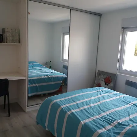 Appart 50metres Carre Avec Cour A 10 Mn Centre La Rochelle *